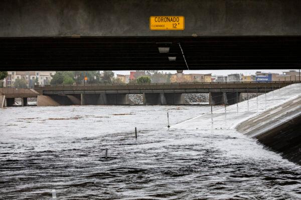 A heavy rainstorm raises the water levels of the San Diego Creek in Irvine, Calif., on Dec. 14, 2021. (John Fredricks/The Epoch Times)