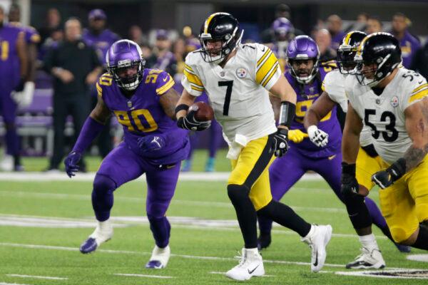 Pittsburgh Steelers quarterback Ben Roethlisberger (7) runs from Minnesota Vikings defensive tackle Sheldon Richardson (90) during the first half of an NFL football game, in Minneapolis, on Dec. 9, 2021. (Andy Clayton-King/AP Photo)