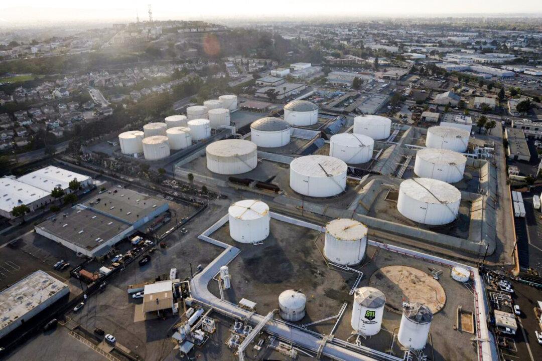 Omicron Travel Restrictions Poised to Dent Oil Demand: IEA