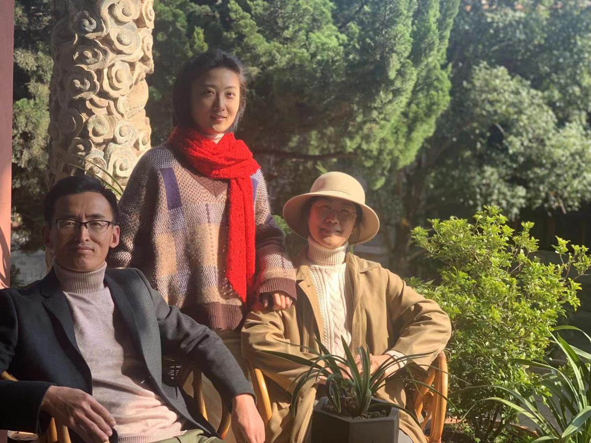 Lucy Mingyuan Liu with her father, Yong Liu, and mother, Yan Liu. (Courtesy of Lucy Mingyuan Liu)