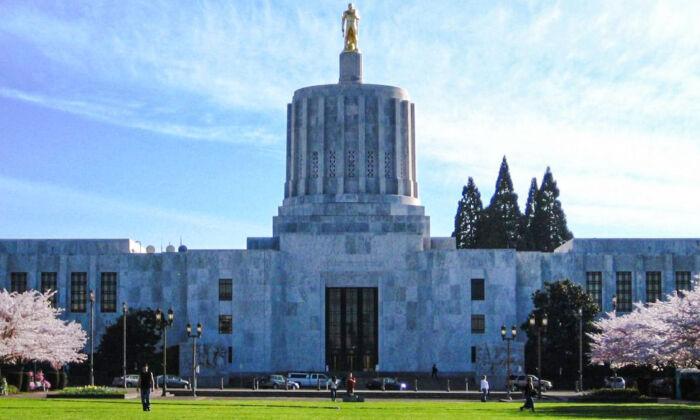 Oregon State Treasurer Presses to Divest From Fossil Fuels