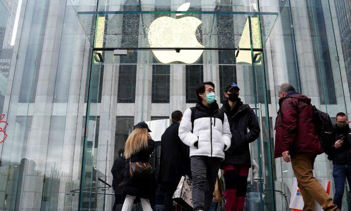 Apple to Temporarily Close Eight Stores Amid Omicron Fears