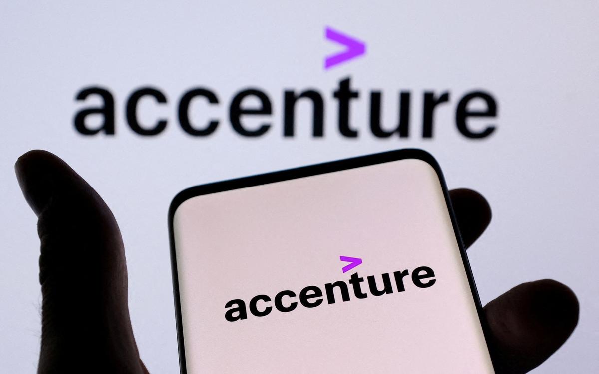 Accenture Stock Gains on Q1 Beat, Raised FY22 Outlook
