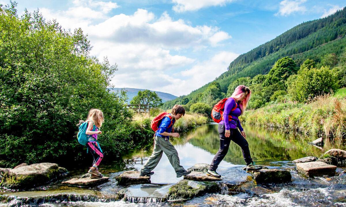 Mom-of-2 ‘Unschools’ Her Children, Swaps Textbooks for Adventures Instead