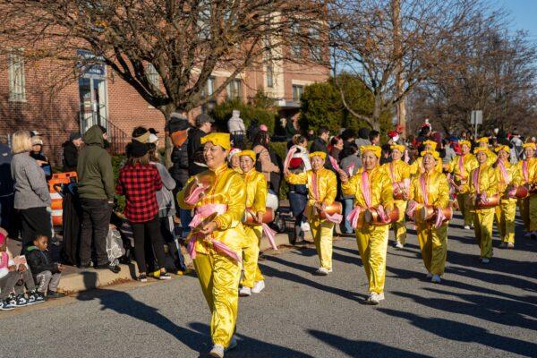 The Chinese waist drum team marches in the Christmas parade, in Elsmere, Del., on Dec. 12, 2021. (Serena Shi/The Epoch Times)
