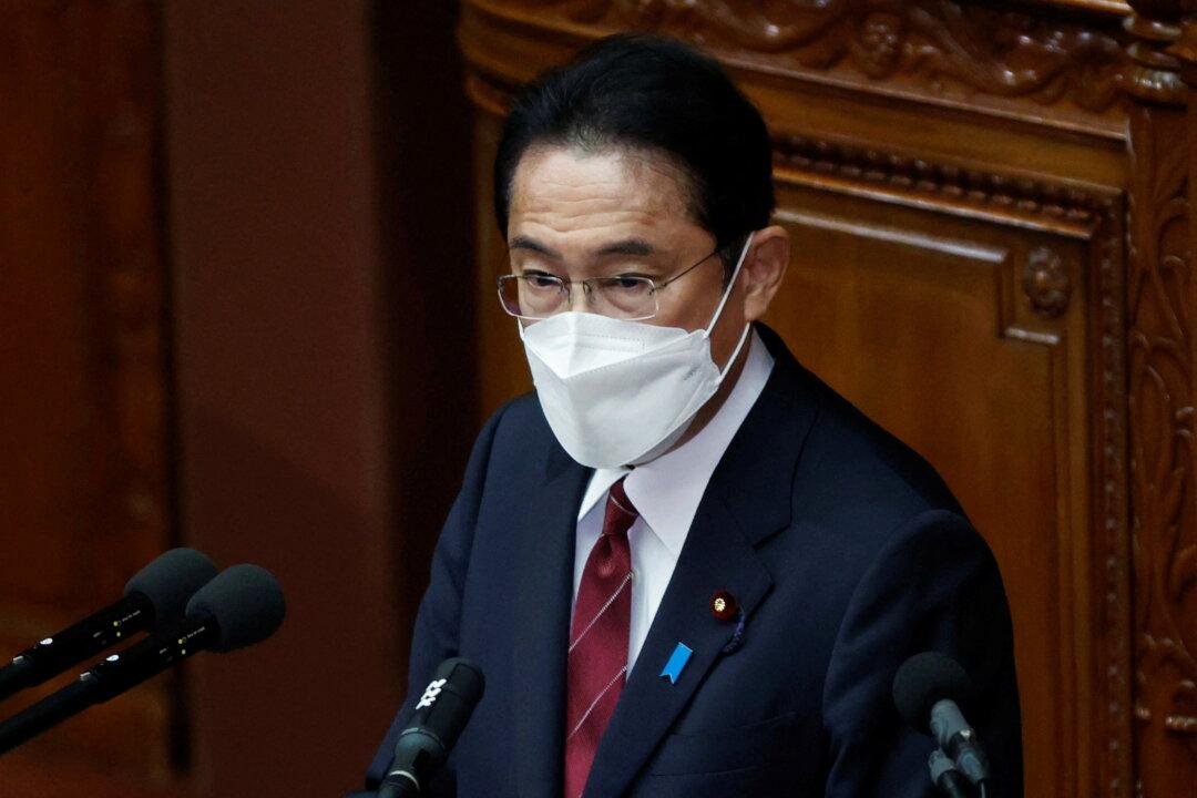 Japan Extends Entry Ban for Foreign Visitors Amid Rising Omicron Cases