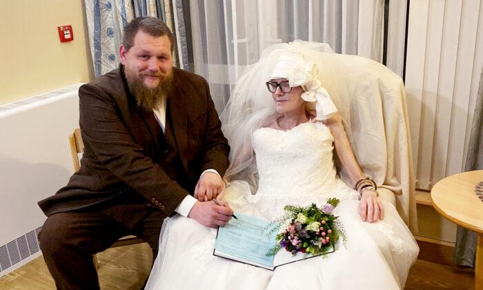 Heartbroken Man Marries His Soulmate 2 Days Before She Loses Her Battle With Cancer