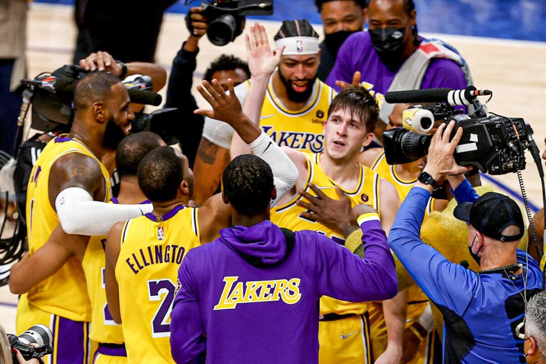 Austin Reaves Last-second Shot Gives Lakers Win Over Mavs in OT