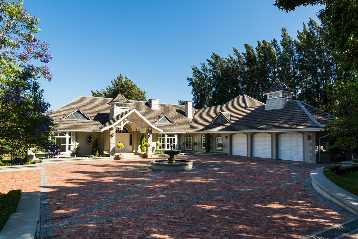 The main house retains hints of the traditional Dutch influences characteristic of this area, with modern accents and amenities. (Courtesy of Val du Lac estate)