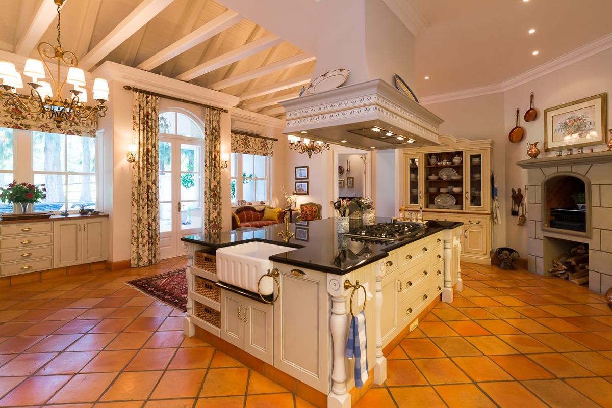 The main house’s kitchen. (Courtesy of Val du Lac estate)