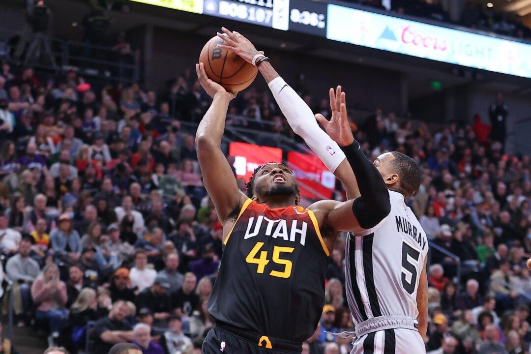 NBA Roundup: Spurs Rally, End Jazz Win Streak