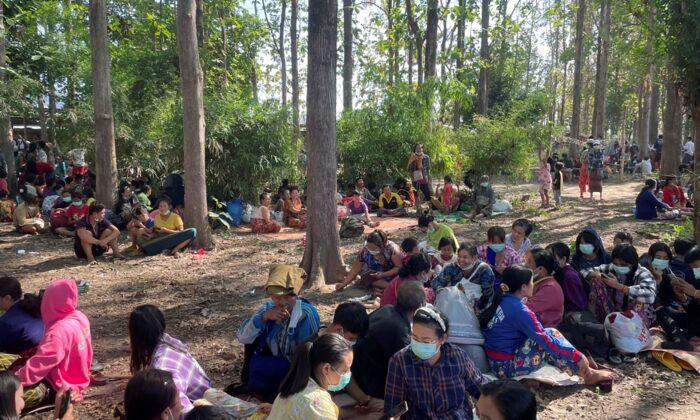 Over 2,500 Burmese Flee to Thailand Amid Fight Between Rebels, Junta Forces