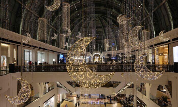 Emirati Mall, Supermarket Billionaire Majid Al Futtaim Dies