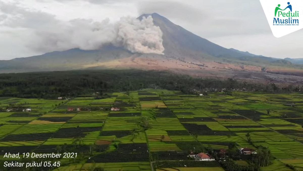 Indonesia’s Semeru Volcano Erupts, People Warned to Stay Away