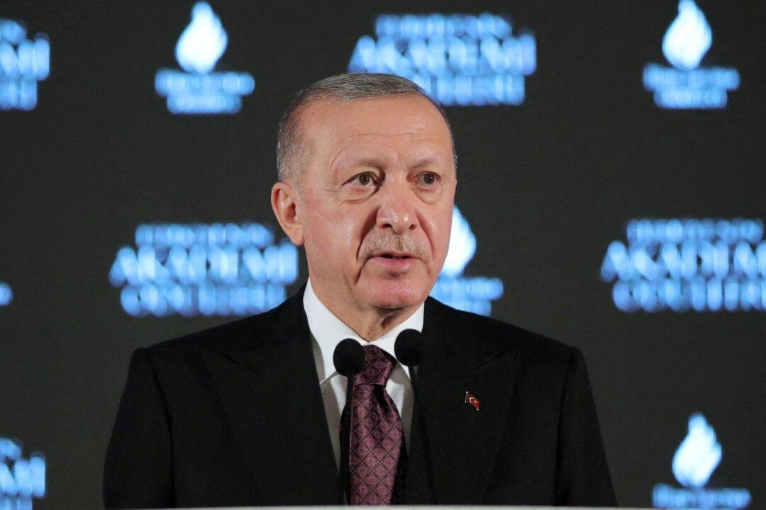 Turkey’s Erdogan Says He’s Cut Inflation to 4 Percent Before, Can Do Again