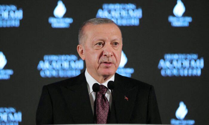 Turkish Lira Declines Against Dollar Again Amid Concerns Over Erdogan’s Monetary Policy