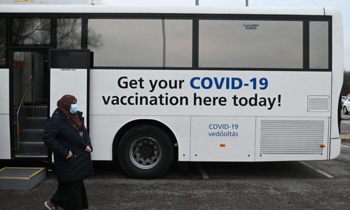 Urging NHS Staff to Take COVID-19 Vaccines Without Mentioning Side Effects Could Be 'Negligent': Law Firm