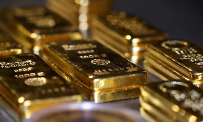 Gold Firms Above $2,000 As Inflation, Ukraine War Support Metal