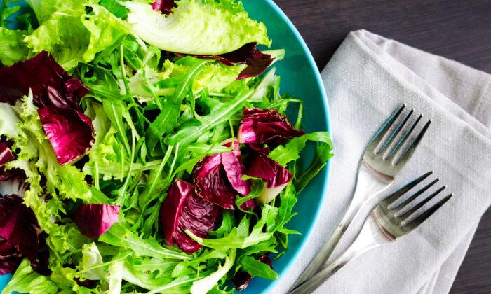 How to Get Washed Salad Greens Perfectly Without a Spinner