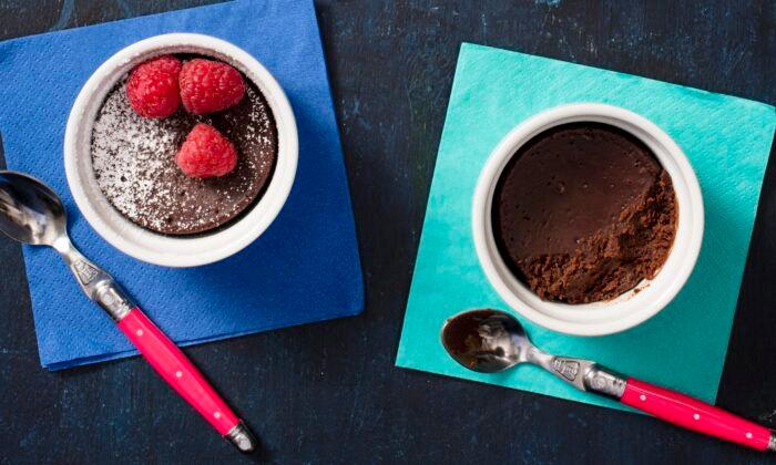 No Need to Share! With This Recipe, Everyone Gets Their Own (Mini) Chocolate Cake