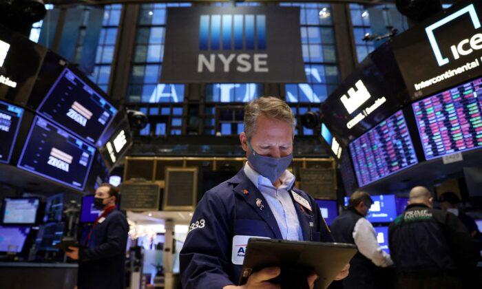Wall Street Set to Rebound After Sharp Selloff as Nike, Micron Lead Gains