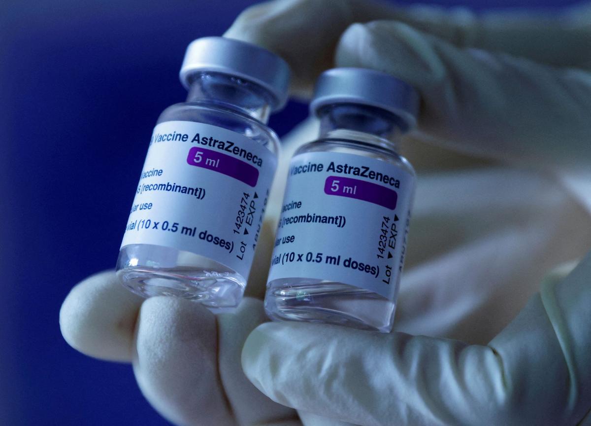 AstraZeneca, Oxford Aim to Produce Omicron-Targeted Vaccine