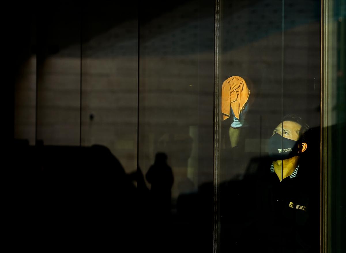 Ottawa Expands Support Program Eligibility for Workers, Businesses Amid New COVID Restrictions