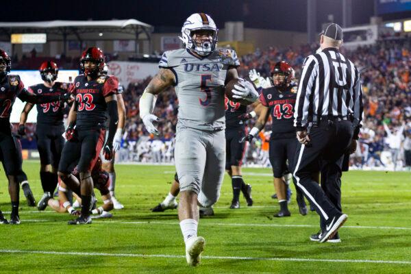 UTSA running back Brenden Brady (5) scores a touchdown during the first half of the Frisco Bowl NCAA college football game against San Diego State, in Frisco, Texas, on Dec. 21, 2021. (Sam Hodde/AP Photo)