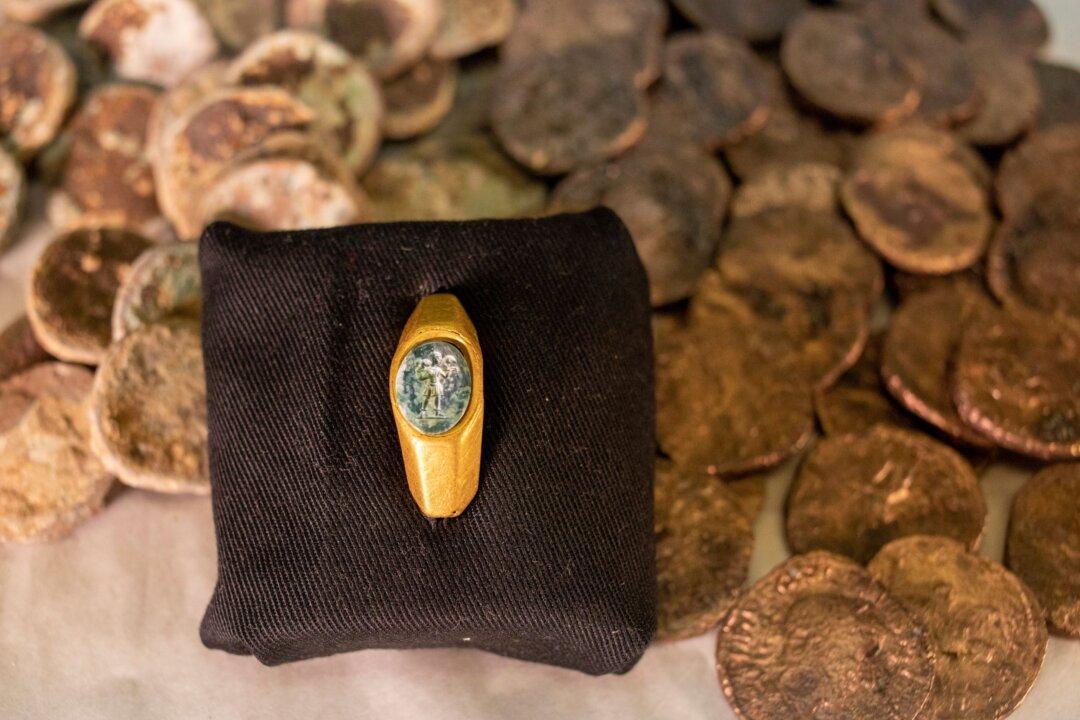 Israeli Archaeologists Find Treasures in Ancient Shipwrecks