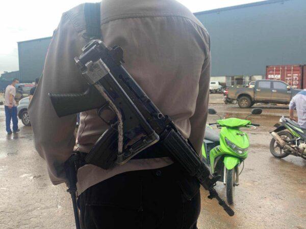 A close-up of the weapon carried by a security guard at the Chinese PT.OSS power plant in Kendari, Indonesia. (Courtesy of Xiao Yonghong)