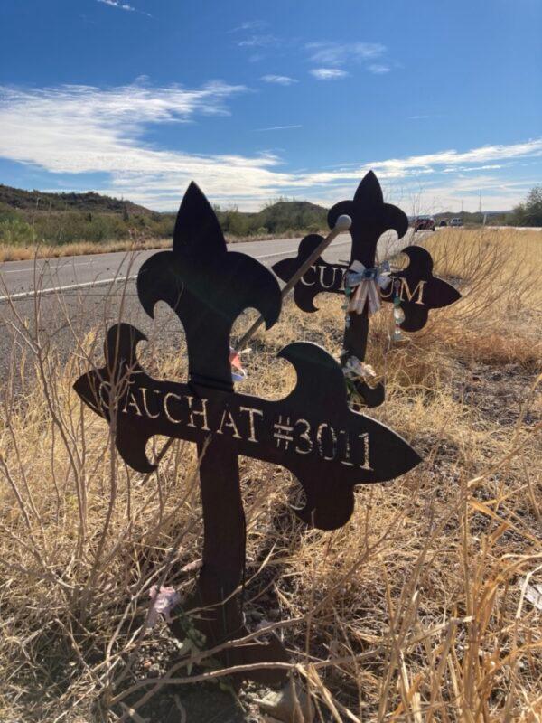 A pair of rusting roadside crosses still stand along the southbound lane of Route 17 near Phoenix, Ariz., on Dec. 13, 2021. (Allan Stein/The Epoch Times)