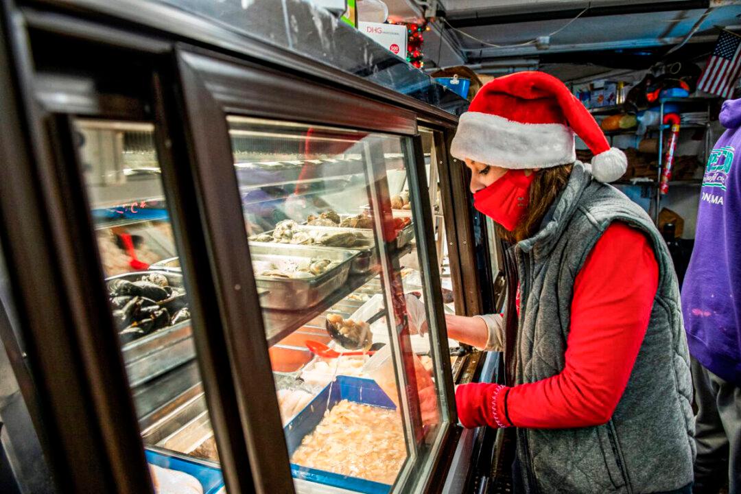 Consumer Confidence Lifts as Americans Shrug Off Omicron Fears and Inflation Woes