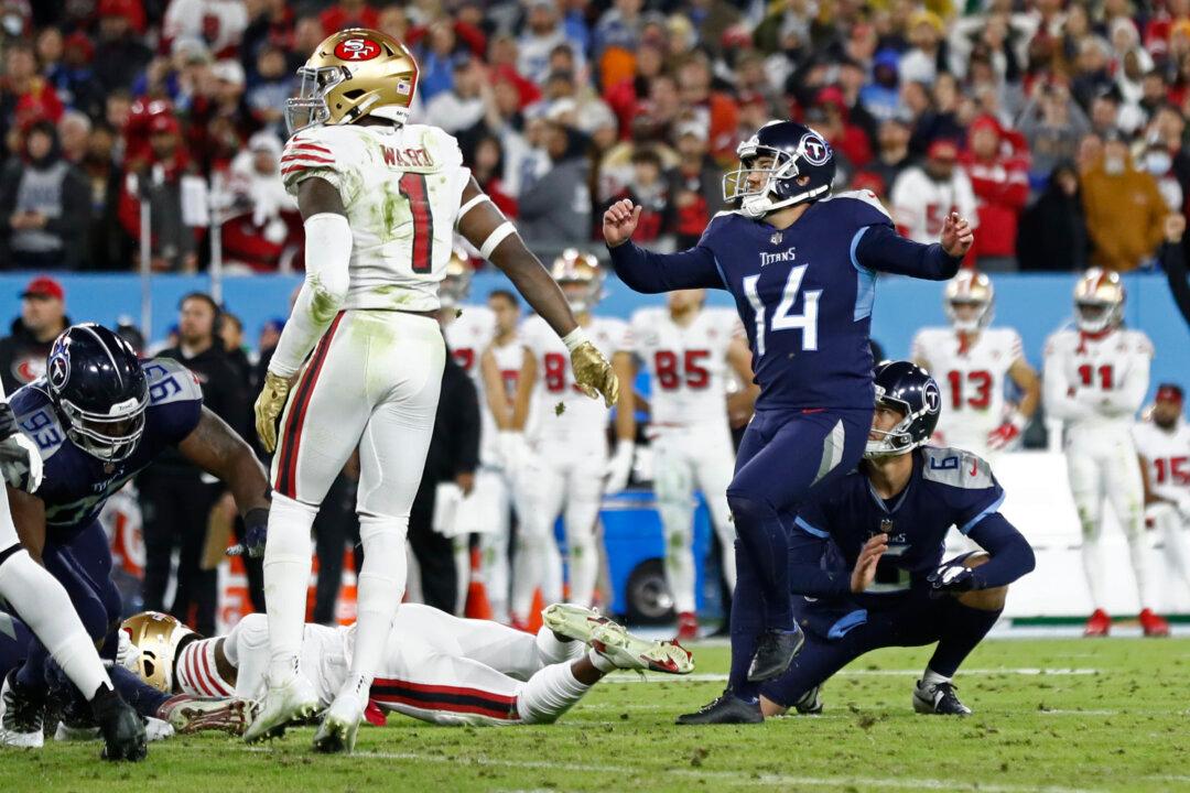 Titans Recover to Defeat Niners With Late FG 20–17