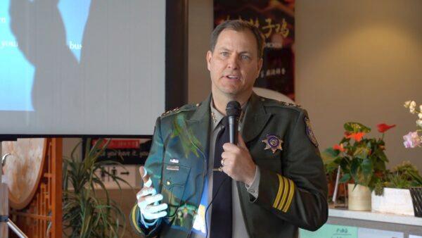 Santa Clara County undersheriff Ken Binder answers questions at a Crime Prevention Forum with business owners at Noodle Talk in San Jose on Dec. 20, 2021. (Ilene Eng/The Epoch Times)