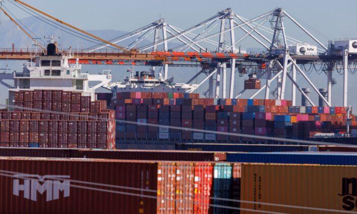 US Transportation Secretary Announces Over $241 Million in Grants for US Ports