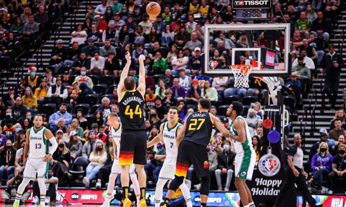 Donovan Mitchell Pours in 33 as Jazz Survive Mavs’ Rally