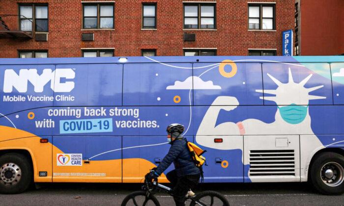 De Blasio Says New Yorkers Who Get COVID-19 Booster Will Receive $100