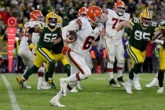 Baker Mayfield #6 of the Cleveland Browns runs with the ball in the fourth quarter against the Green Bay Packers at Lambeau Field in Green Bay, Wis., on Dec. 25, 2021. (Stacy Revere/Getty Images)