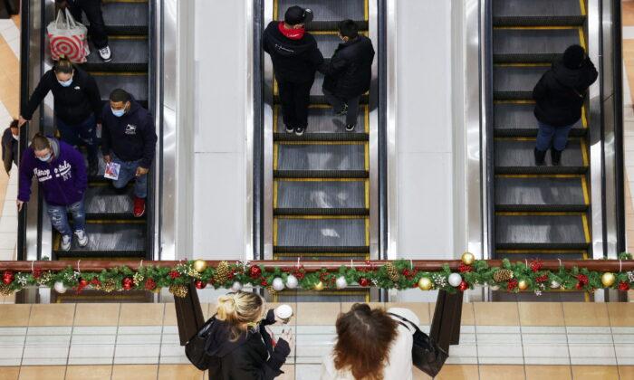 Holiday Retail Sales Rise 8.5 Percent as Online Shopping Booms