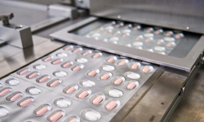 Pfizer’s Antiviral COVID-19 Pill Approved by Britain’s Health Regulators