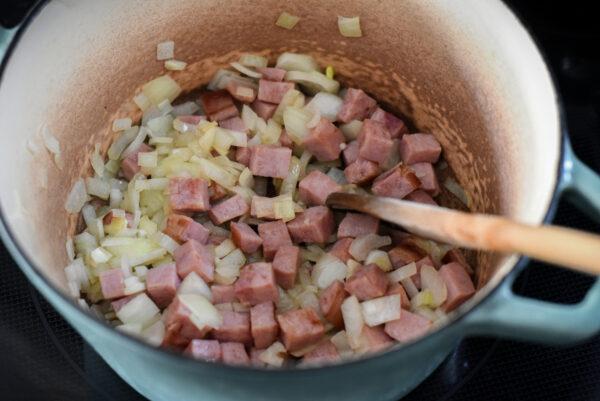 Cook the ham, onion, and garlic. (Audrey Le Goff)