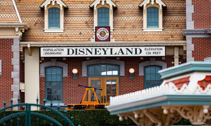 Disneyland to Close Splash Mountain in May Amid Accusations of Racist Theme