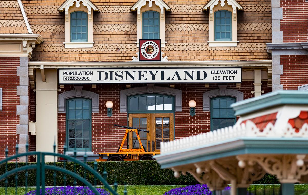 Disneyland to Close Splash Mountain in May Amid Accusations of Racist Theme