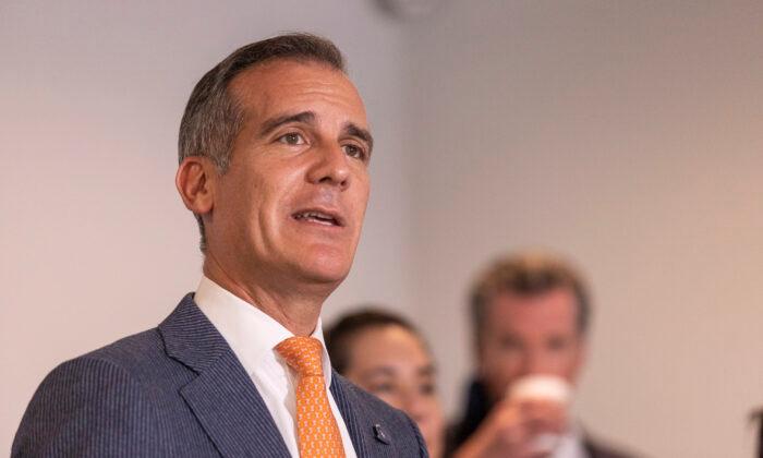 LA Parents React to Garcetti, Others Maskless at Super Bowl Game