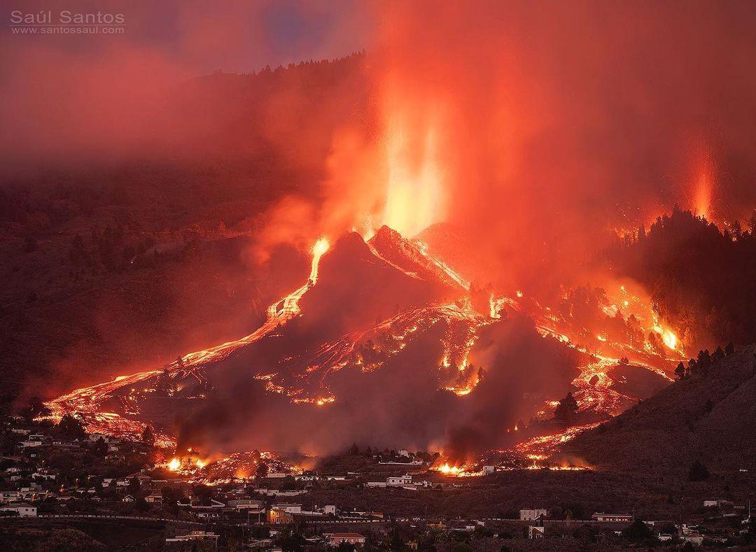 Díaz shot this photo of Cumbre Vieja volcano on La Palma on or around Sept. 19 when the eruption began. (Courtesy of <a href="https://www.instagram.com/saulsantosfotografia/">Saúl Santos Díaz</a>)
