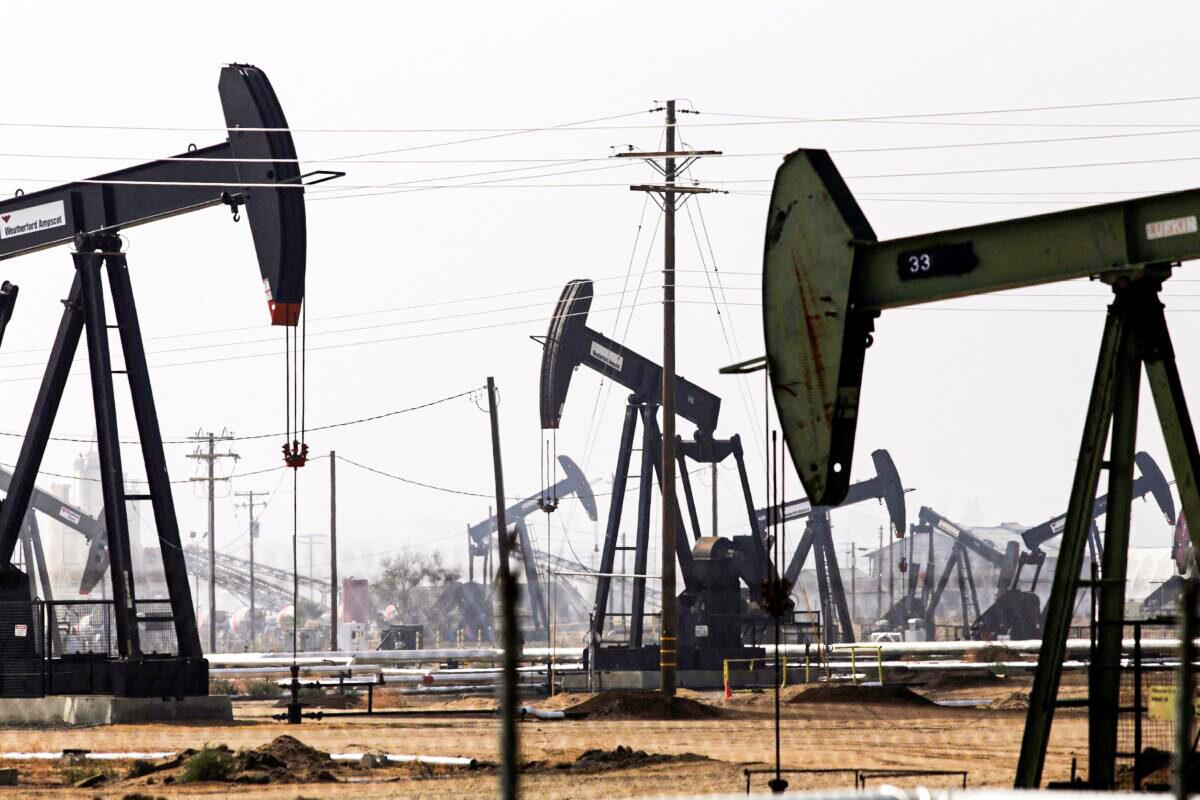 Petroleum pump jacks in the Kern River oil field in Bakersfield, Calif., on Nov. 9, 2014. (Jonathan Alcorn/Reuters)
