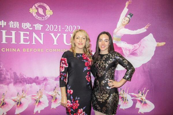 Nina Lopez (L) with her daughter at Shen Yun Performing Arts at the Center for the Performing Arts in San Jose, on Dec. 26, 2021. (Linda Jiang/The Epoch Times)