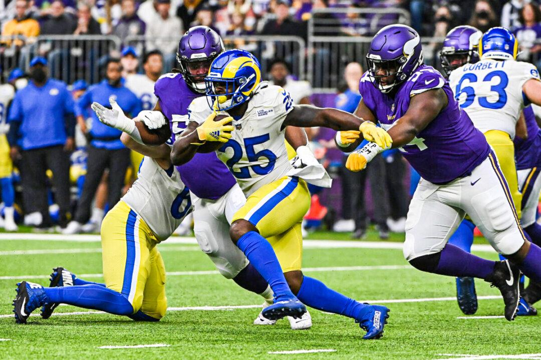 Rams Dominate Vikings Despite Turnovers, Win 30–23