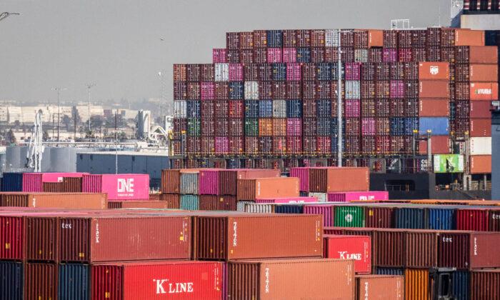 Containers Linger at LA Ports More Than A Week Before Shipping