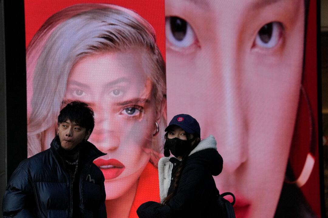 Mercedes Draws Flak for ‘Insulting China’ With Slanted-Eyes Model